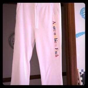 A&F. WHT LG  NWOT SWPANTS ($59) $30